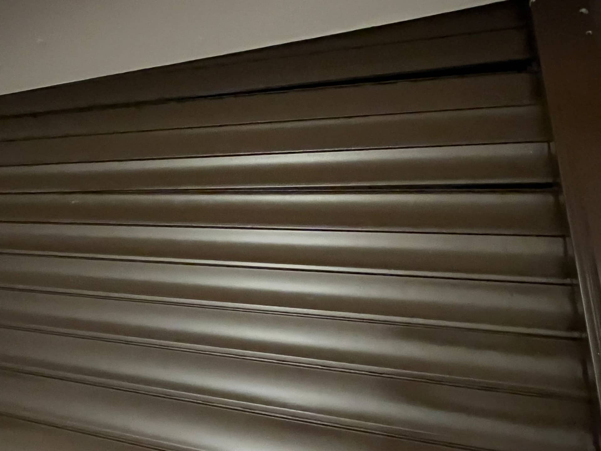 Instalación de persiana nueva de aluminio térmico por Persianas AL Rescate